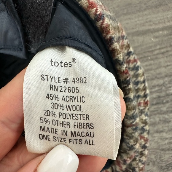 totes Houndstooth Flat Cap in Black, White, and Red - Picture 3 of 10